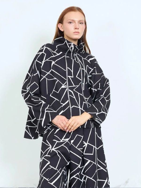 Designer Oversized Geometric Print Jacket – Black & White