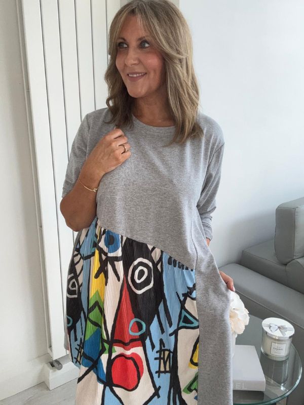 Oversized multicolour Picasso print dress with relaxed loose fit, made from soft breathable fabric. One size fits UK 10–20, inspired by abstract art, perfect for casual wear or travel.