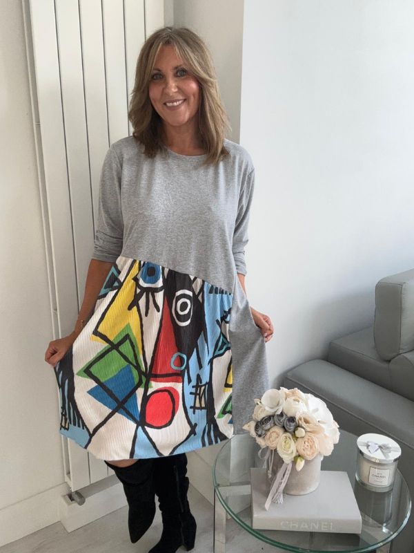 Oversized multicolour Picasso print dress with relaxed loose fit, made from soft breathable fabric. One size fits UK 10–20, inspired by abstract art, perfect for casual wear or travel.