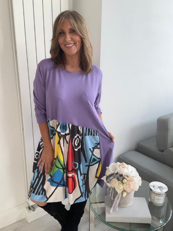 Oversized multicolour Picasso print dress with relaxed loose fit, made from soft breathable fabric. One size fits UK 10–20, inspired by abstract art, perfect for casual wear or travel.