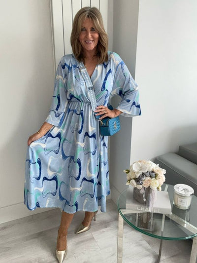 Abstract wave pattern kimono sleeve midi dress for UK sizes 14–24

