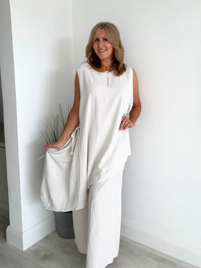 Asymmetrical sleeveless tunic and wide-leg trouser set in solid color, lightweight viscose fabric, free size fit
