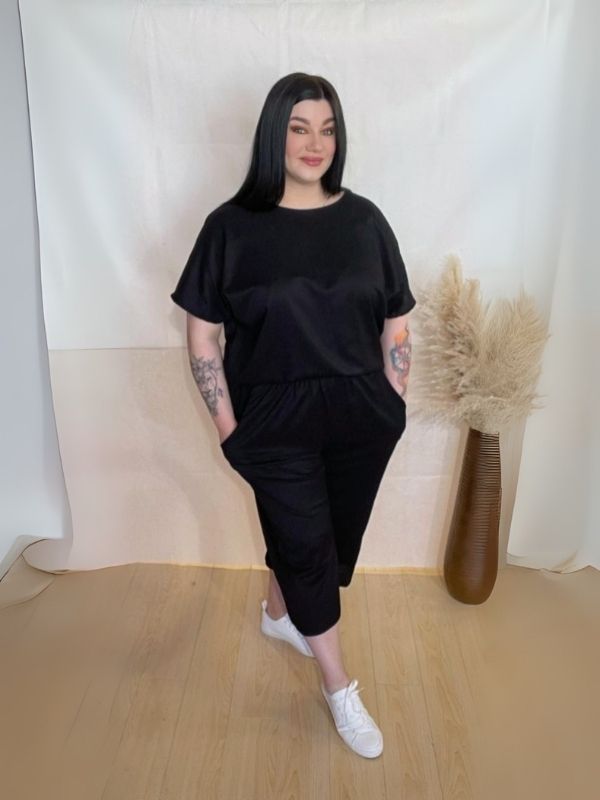Model wearing Bold in Bark 3/4 Length Co-Ord Set with Tree Bark Fabric T-Shirt and Culotte Trousers – Comfortable and Stylish Casual Outfit