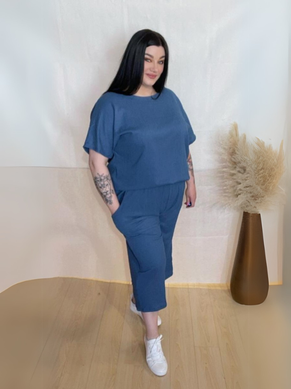 Model wearing Bold in Bark 3/4 Length Co-Ord Set with Tree Bark Fabric T-Shirt and Culotte Trousers – Comfortable and Stylish Casual Outfit
