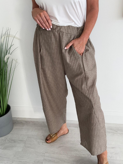 Vertical stripe cropped trousers with elastic waistband and side pockets – 100% cotton, free size fits 8–20, made in Italy