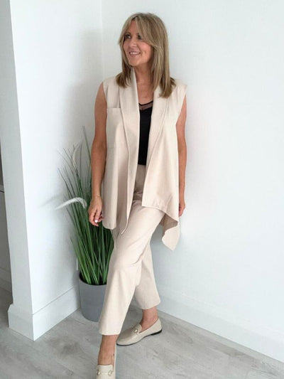 Minimalist draped sleeveless cardigan with front pocket and matching pants – Free Size 8–18
