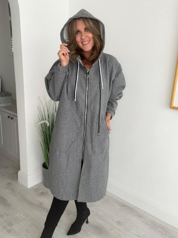 Women’s Curvy Range oversized coat, free size fits 18–24. Features a relaxed zip-up front, large pockets, and drawstring hood.