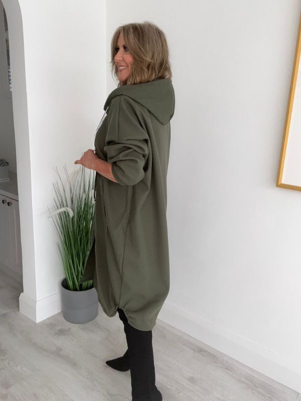 Women’s Curvy Range oversized coat, free size fits 18–24. Features a relaxed zip-up front, large pockets, and drawstring hood.