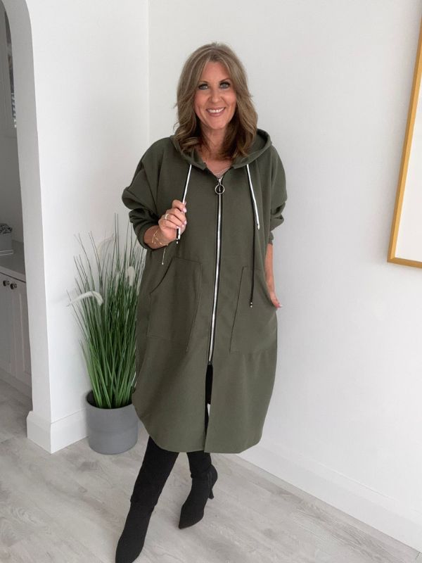 Women’s Curvy Range oversized coat, free size fits 18–24. Features a relaxed zip-up front, large pockets, and drawstring hood.
