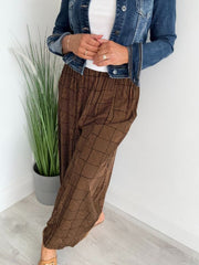 Women's vintage geometric wide-leg pants in breathable fabric with box print, elastic waistband, and relaxed free-size fit (UK 8–20). 
