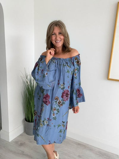 Boho-inspired floral print dress with a gypsy neckline and ruffle detail. Relaxed free-size fit (UK 8–18), available in pink, blue, and white. Lightweight and perfect for sunny days or casual outings.
