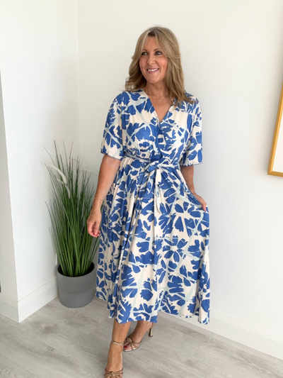 Elegant floral print wrap dress with tie waist and side pockets, free size fits UK 14–24 – perfect for summer events and everyday elegance.