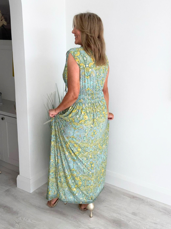Paisley print magic waist dress – flowing fabric, free size fits UK 8–20, perfect for spring and summer.
