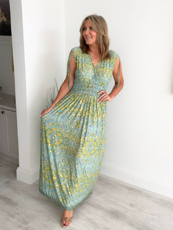 Paisley print magic waist dress – flowing fabric, free size fits UK 8–20, perfect for spring and summer.
