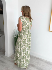 Floral print magic waist dress – flowing fabric, free size fits UK 8–20, perfect for spring and summer.