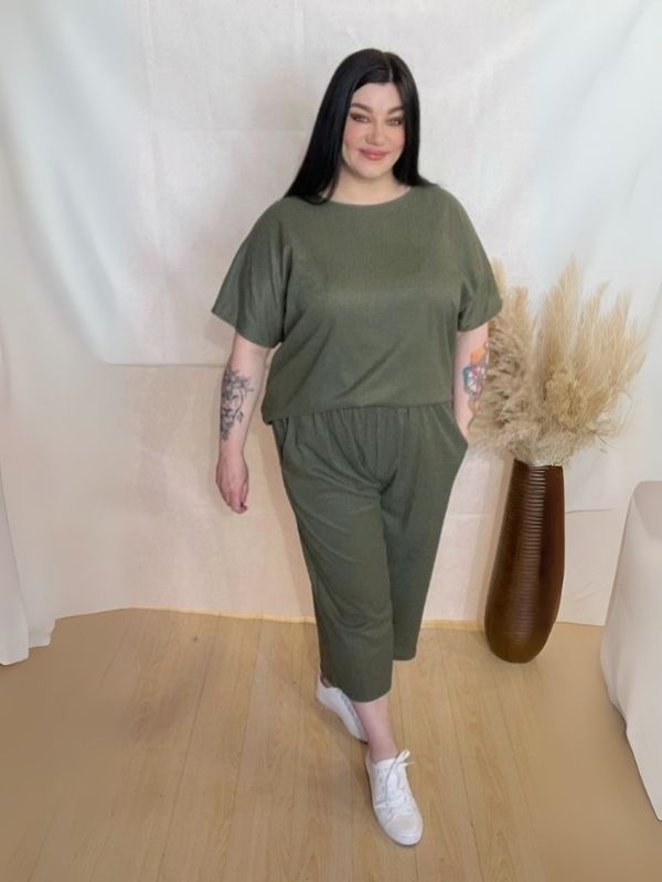 Model wearing Bold in Bark 3/4 Length Co-Ord Set with Tree Bark Fabric T-Shirt and Culotte Trousers – Comfortable and Stylish Casual Outfit