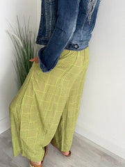 Women's vintage geometric wide-leg pants in breathable fabric with box print, elastic waistband, and relaxed free-size fit (UK 8–20).