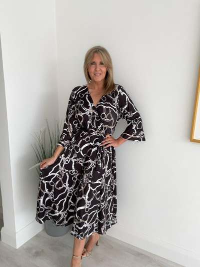 isa Magic Dress with chain print in black – lightweight summer style