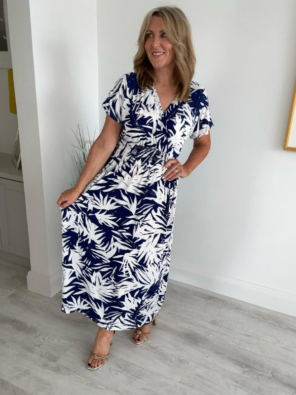 Floral print magic waist dress – flowing fabric, free size fits UK 8–20, perfect for spring and summer.