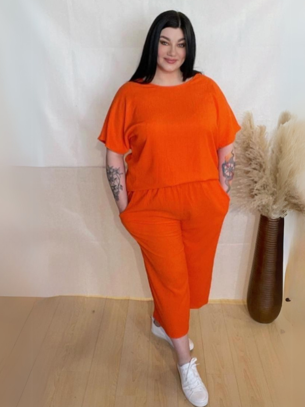 Model wearing Bold in Bark 3/4 Length Co-Ord Set with Tree Bark Fabric T-Shirt and Culotte Trousers – Comfortable and Stylish Casual Outfit