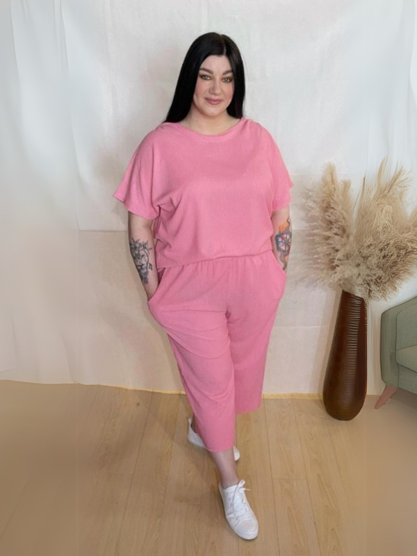 Model wearing pink Bold in Bark 3/4 Length Co-Ord Set with Tree Bark Fabric T-Shirt and Culotte Trousers – Comfortable and Stylish Casual Outfit