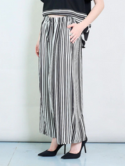 Plus size vertical stripe wide-leg trousers with elastic waist – lightweight and stylish for everyday wear