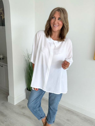Vintage-inspired oversized blouse featuring a dramatic pointed collar, 3/4 sleeves, and a flowy silhouette. Available in white, black, and hot pink. One size fits UK 8–20.