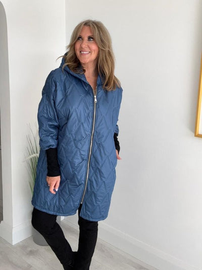 Women’s quilted hooded longline jacket in lightweight winter fabric