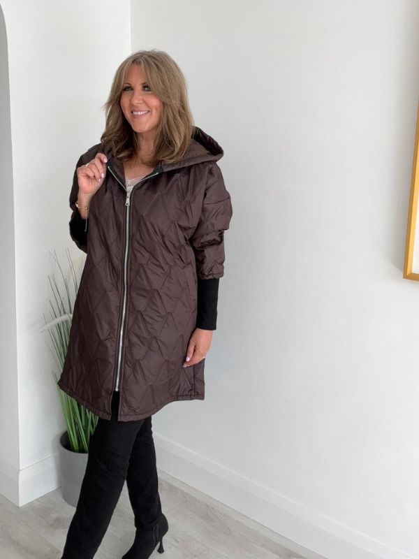 Women’s quilted hooded longline jacket in lightweight winter fabric