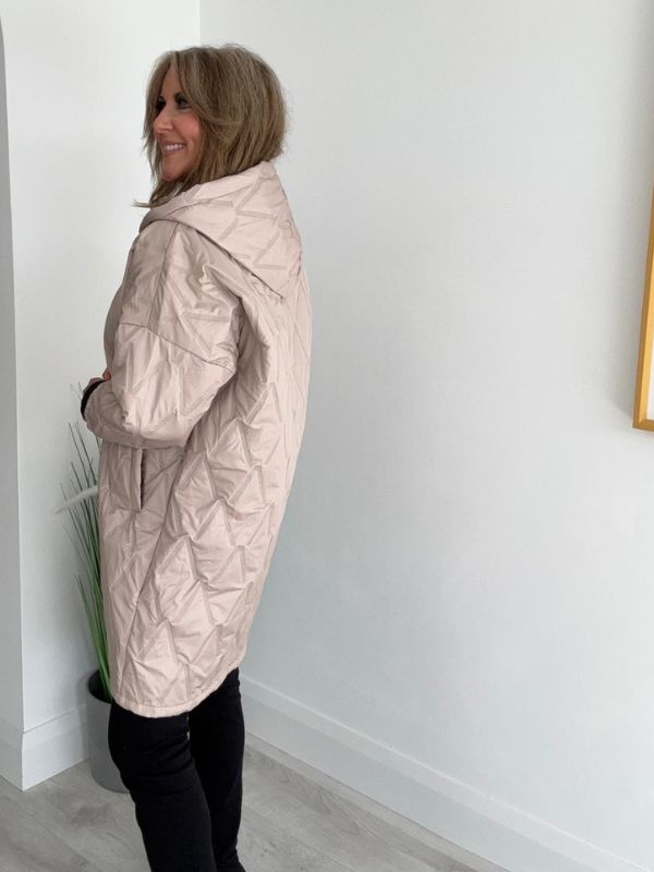 Women’s quilted hooded longline jacket in lightweight winter fabric