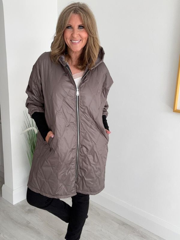 Women’s quilted hooded longline jacket in lightweight winter fabric